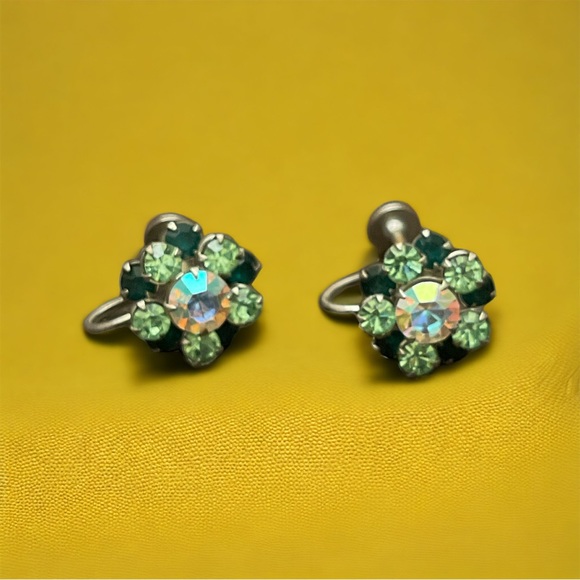 Jewelry - 1950’s Flower Cluster Screw Back Earrings
